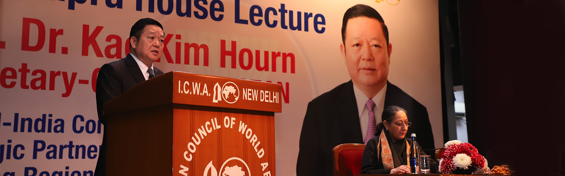 महामहिम डॉ. काओ किम होर्न, आसियान के महासचिव  ने 12 फरवरी 2024 को सप्रू हाउस में 'विकसित क्षेत्रीय वास्तुकला में आसियान-भारत व्यापक रणनीतिक साझेदारी' पर 48वां सप्रू हाउस व्याख्यान दिया।