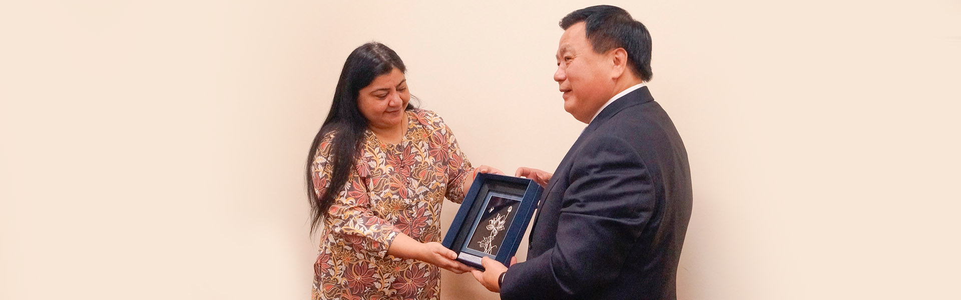 Meeting between H.E. Prof. Dr. Nguyen Xuan Thang, Politburo Member, Communist Party of Vietnam, President, Ho Chi Minh National Academy of Politics, and Chairman of the Central Theory Council, CPV and Nutan Kapoor Mahawar, Additional Secretary, ICWA at Sapru House, 12 November 2024